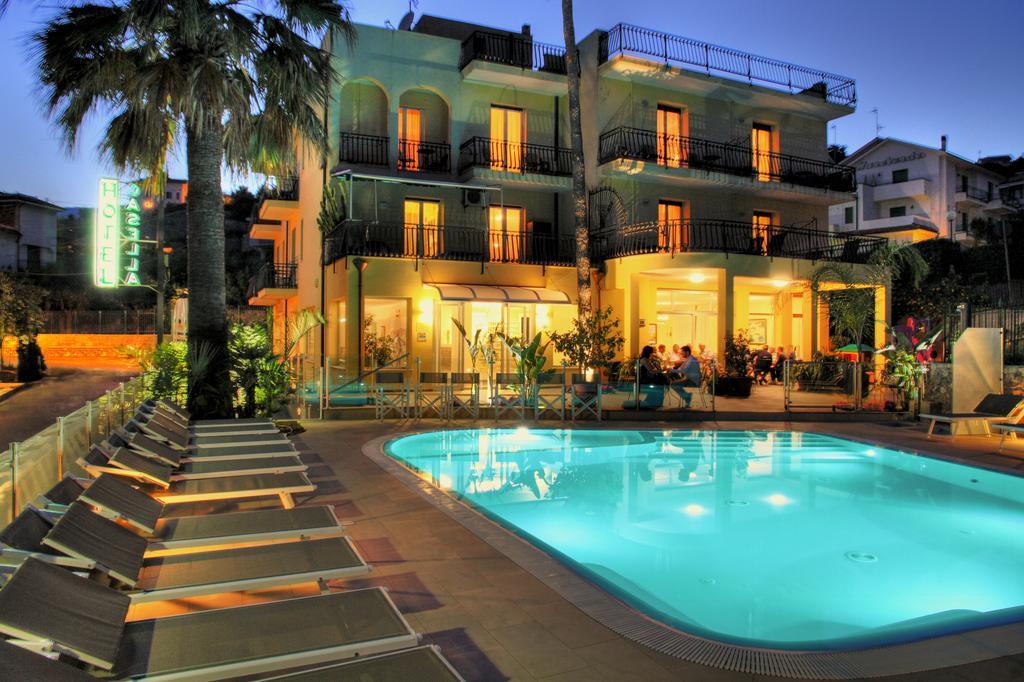 Hotel Casella Pietra Ligure Eksteriør bilde