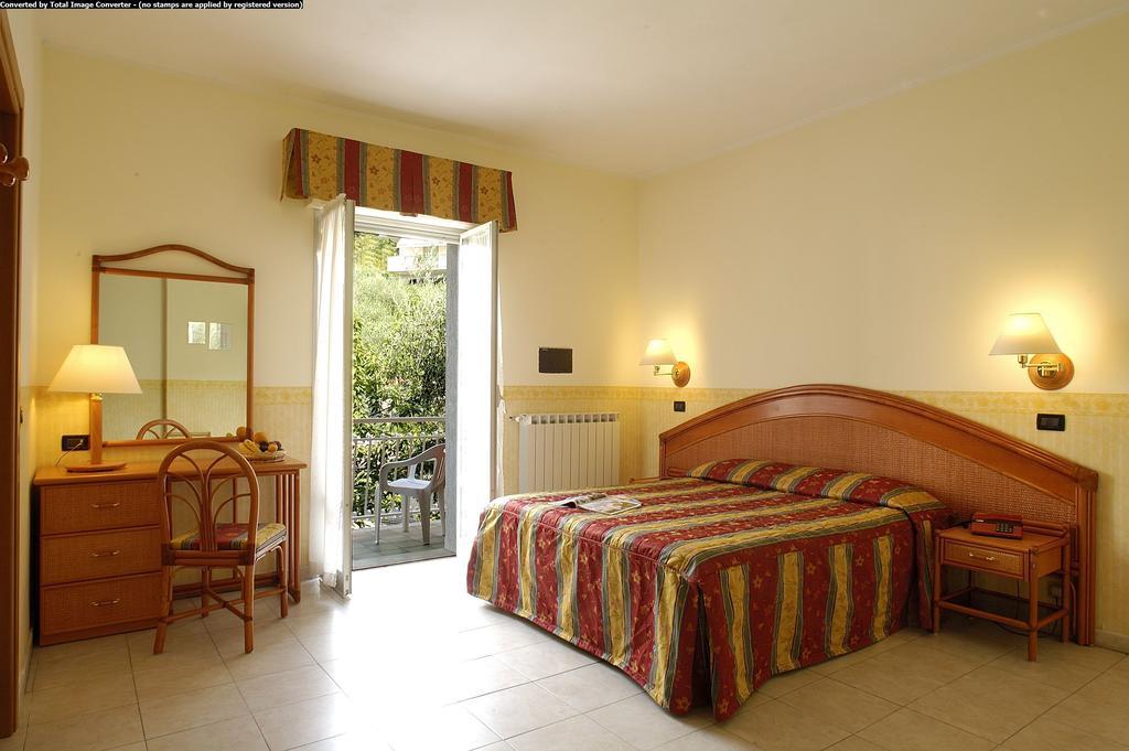 Hotel Casella Pietra Ligure Rom bilde