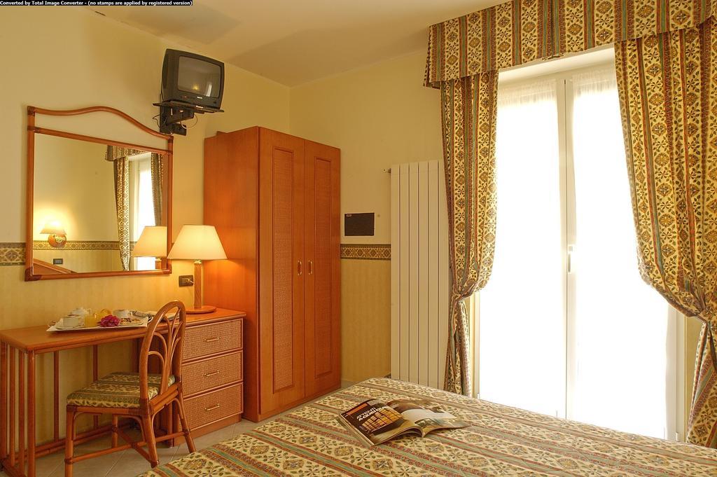 Hotel Casella Pietra Ligure Rom bilde