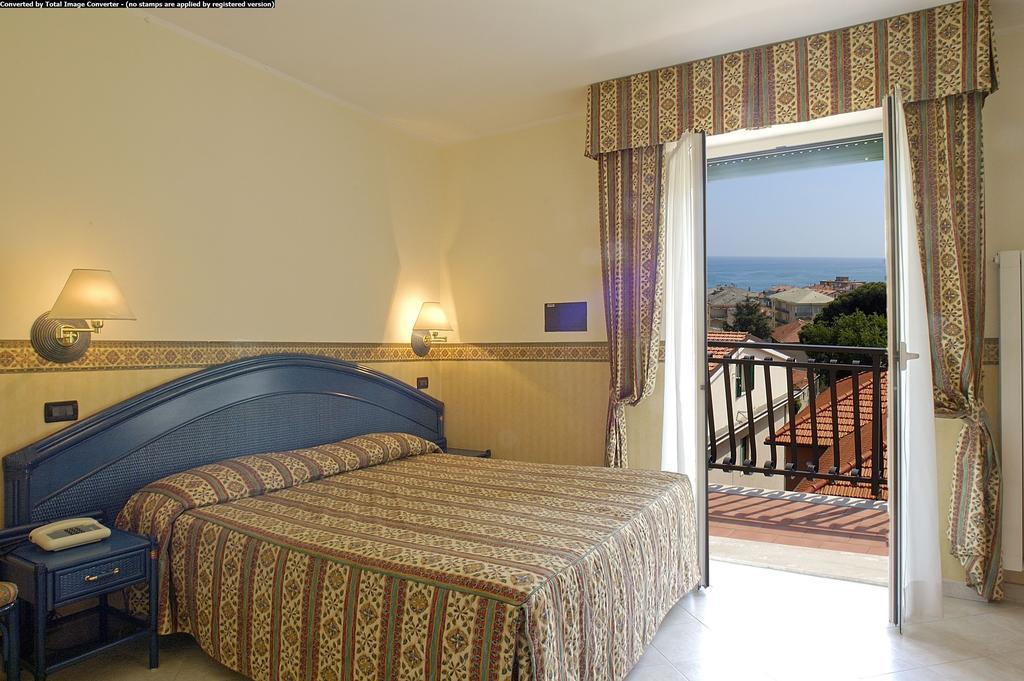 Hotel Casella Pietra Ligure Rom bilde